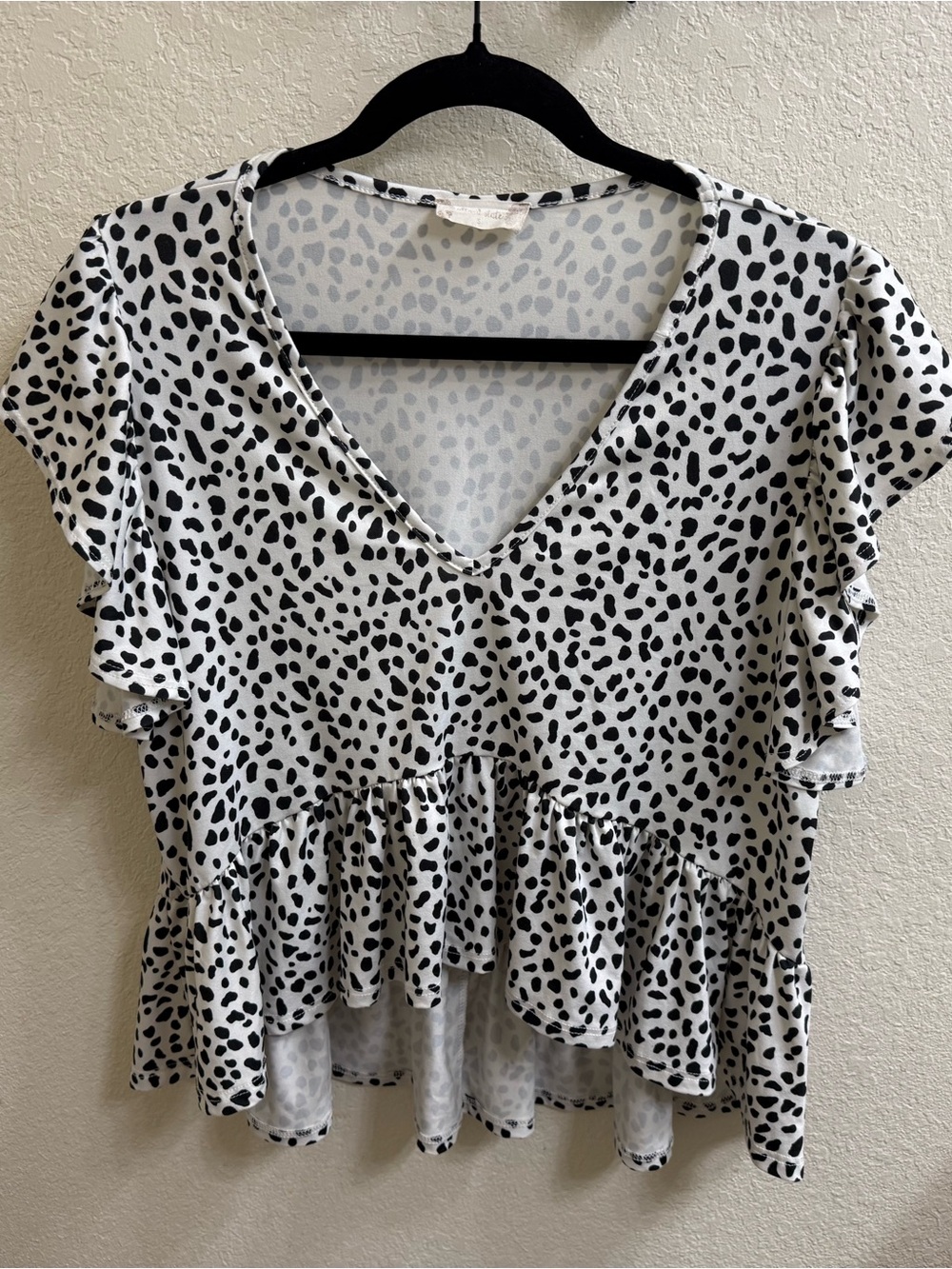 Altar’d State Women's Black & White Spot V-Neck Ruffle hi-low Top
